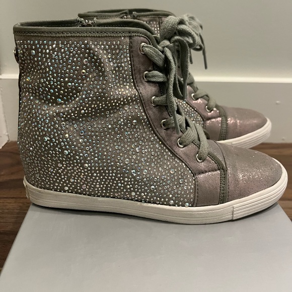 Stuart Weitzman Vance Jewel Hidden Wedge High Top Sneaker (Big kids) - Picture 9 of 11